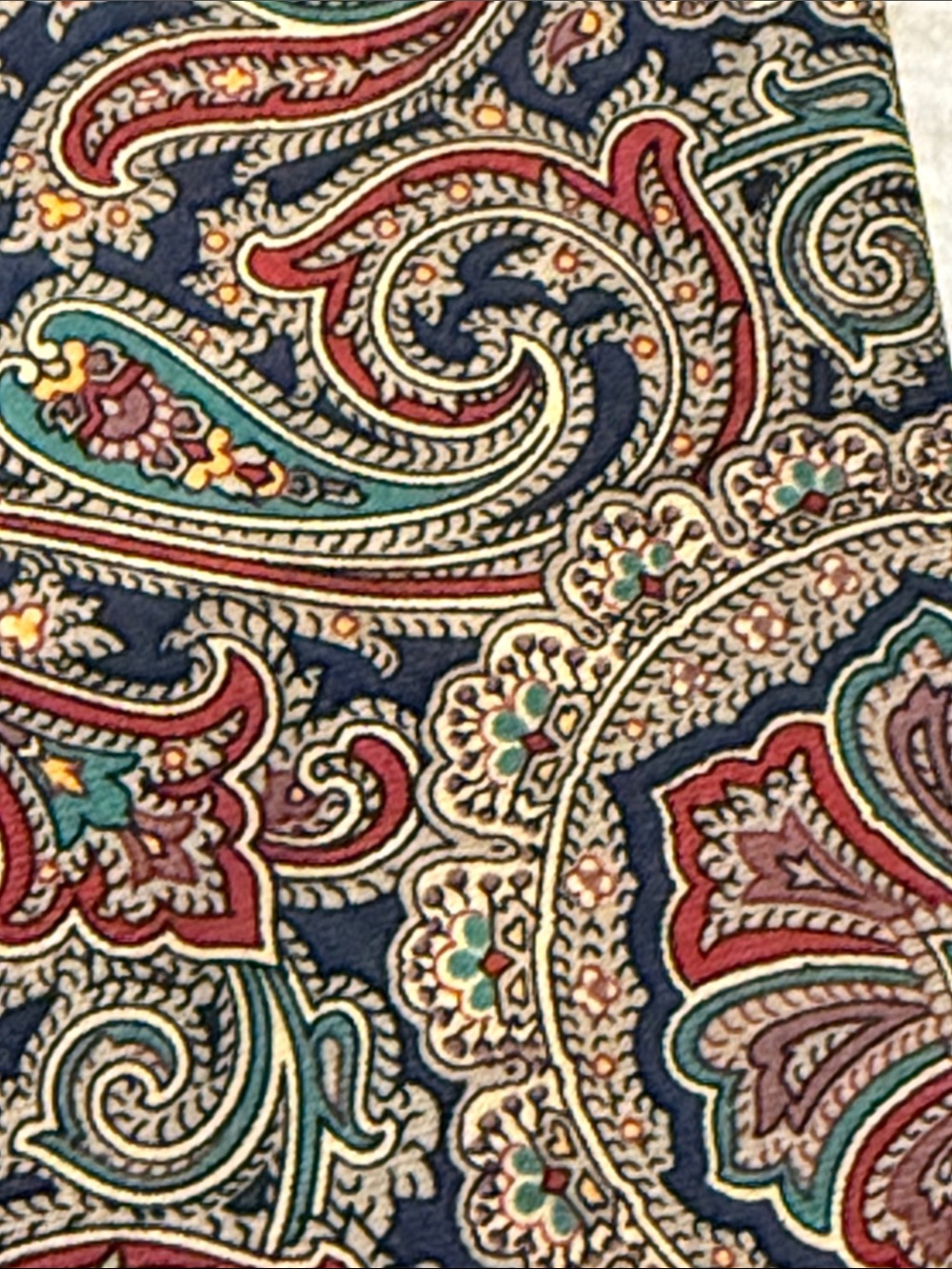 100% silk Gant Paisley Pattern Men's Tie in Black, Red & Green - Picture 4 of 10